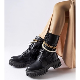 Botas pretas com pérolas e corrente Mira preto 2