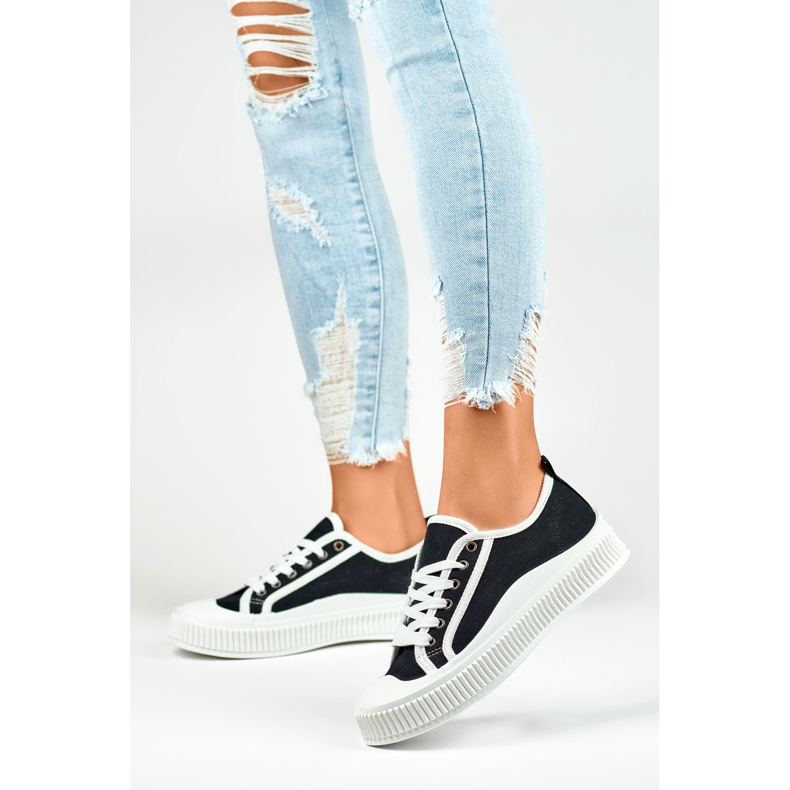 Tênis feminino preto com sola branca 2