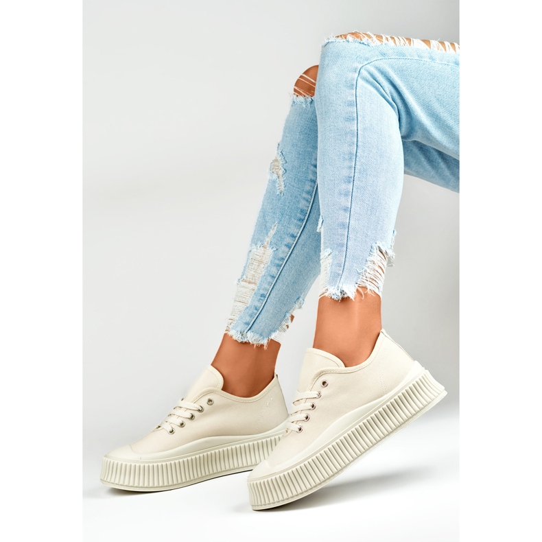 Tênis feminino bege claro com sola grossa 1