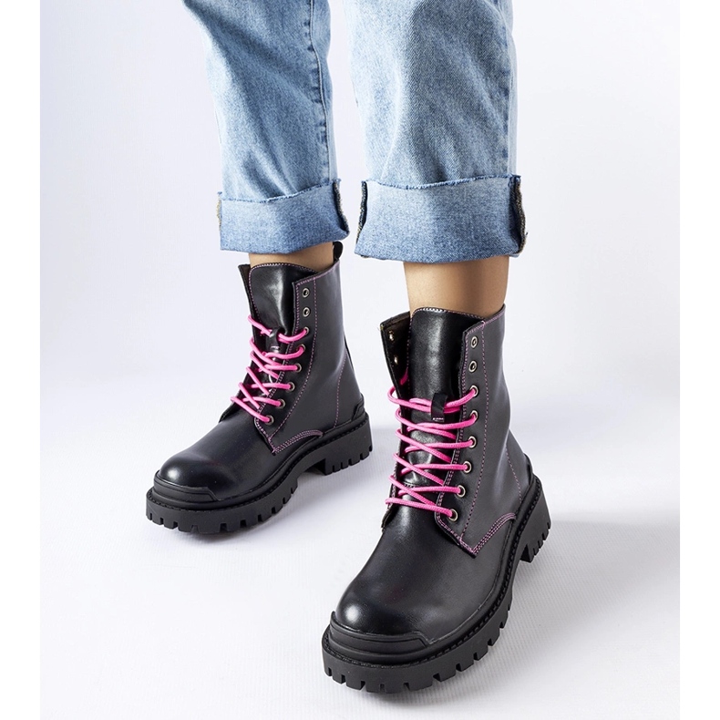 Inna Botas pretas com fio Oberto rosa decorativo preto 1