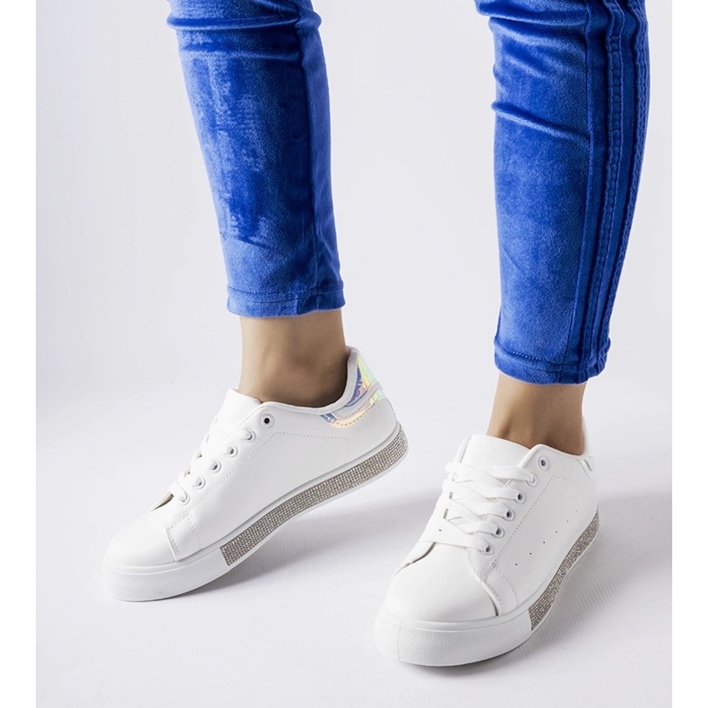 Tênis clássico branco com strass Dina 1 Tênis clássico branco com strass Dina 1