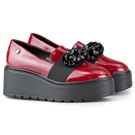 Sapatos femininos vermelhos envernizados em plataforma 1