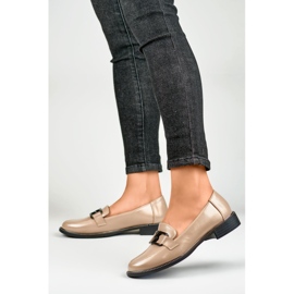 Sapatos femininos bege envernizados preto 2