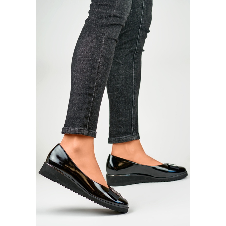 Bombas pretas envernizadas com cunha baixa preto 1