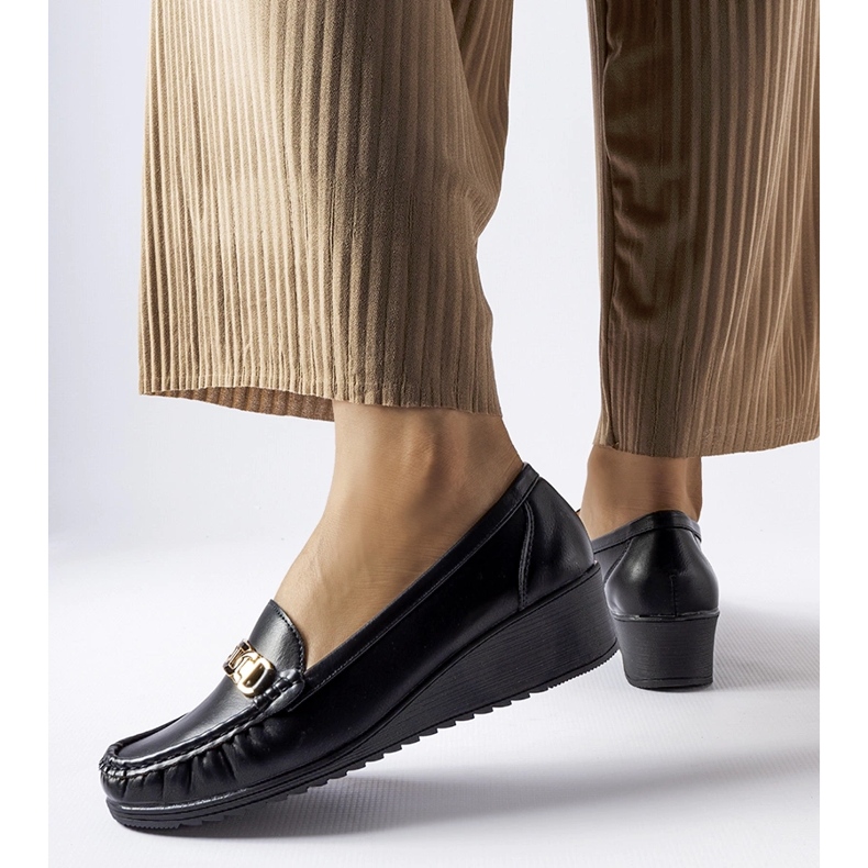 Mocassim Lerino preto com fivela de cunha 1