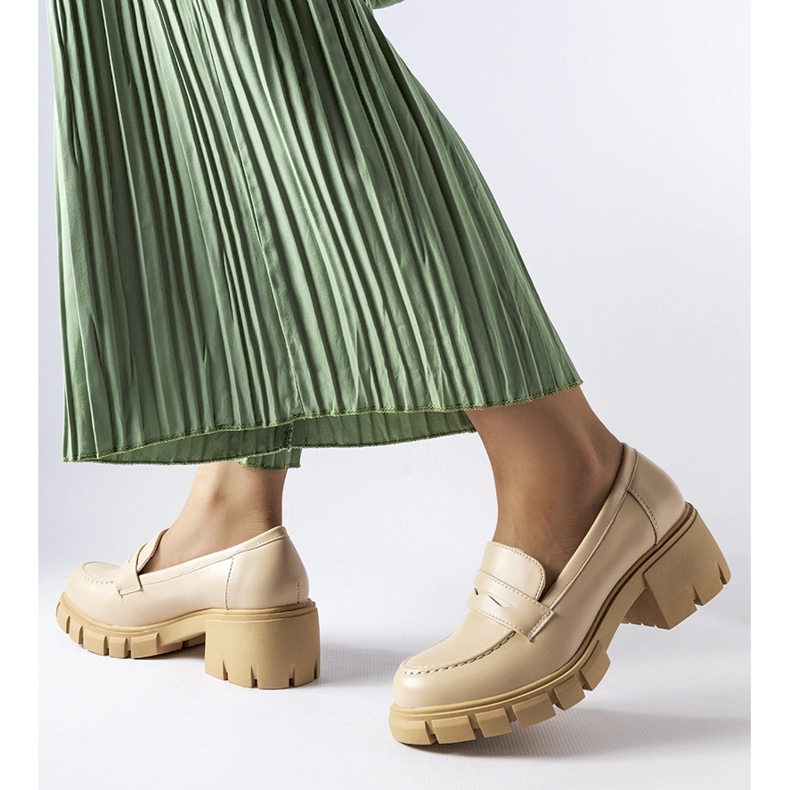 Mocassins clássicos bege com bloco Dina 1 Mocassins clássicos bege com bloco Dina 1