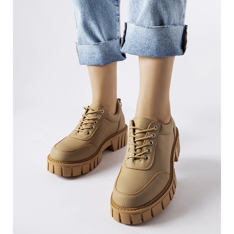 Sapatos marrons com acabamento fosco da Severino bege 1