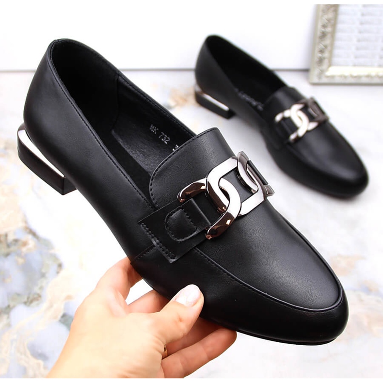 Sapatos femininos de salto baixo com corrente, pretos Sergio Leone MK732 1