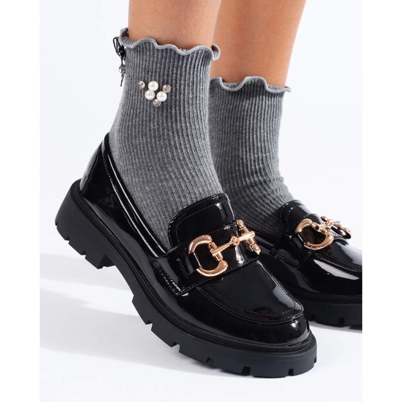 Mocassins pretos envernizados com fivela Shelovet dourada 2