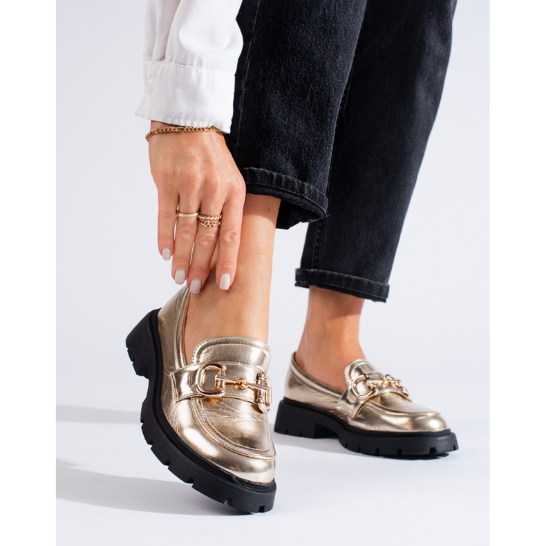 Mocassins dourados Shelovet com sola grossa 1