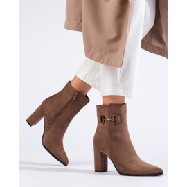 Botins de salto alto bege em camurça Shelovet 2