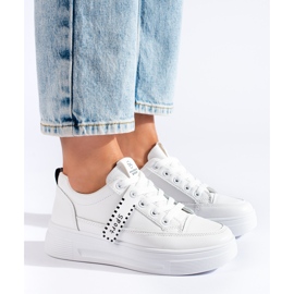 Tênis branco na plataforma Shelovet 2