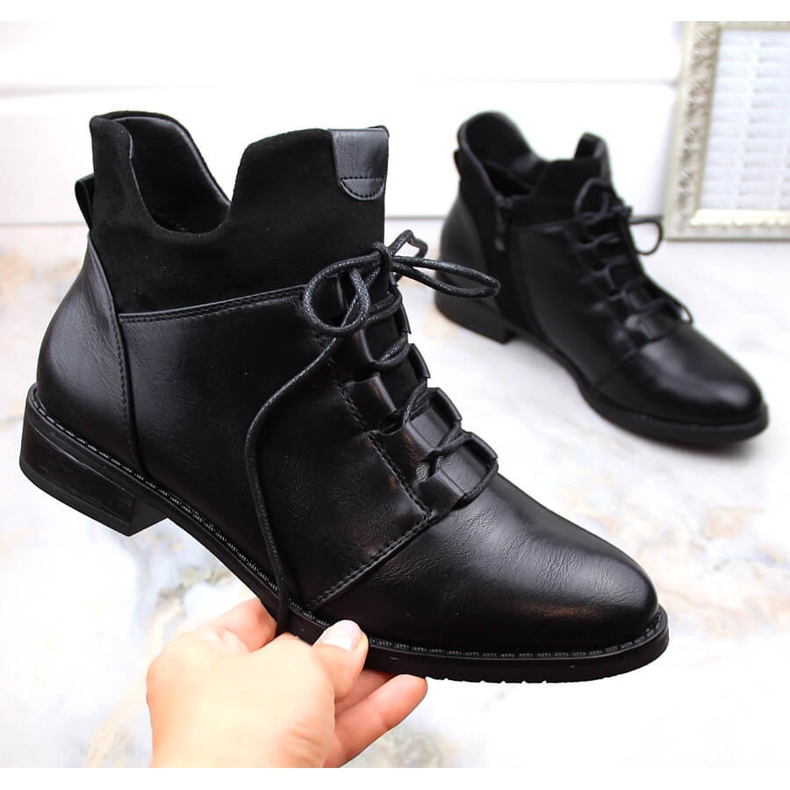M. DASZYŃSKI Botas femininas pretas com salto baixo e isolamento M.Daszyński MR2251-6 preto 1 M. DASZYŃSKI Botas femininas pretas com salto baixo e isolamento M.Daszyński MR2251-6 preto 1