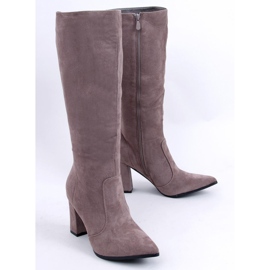 Farrah Khaki Bota camurça com salto bege 1 Farrah Khaki Bota camurça com salto bege 1