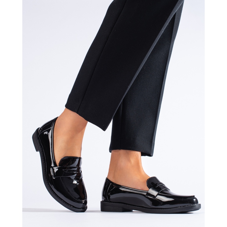 Mocassins femininos clássicos de couro envernizado Shelovet preto 1