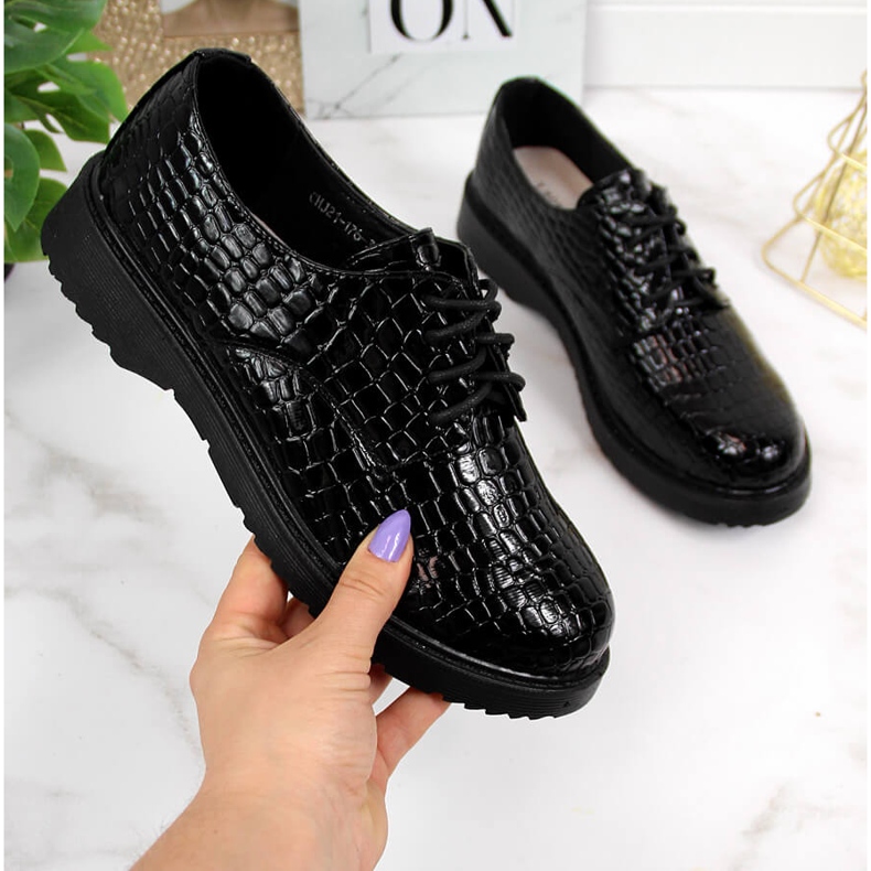 Sapatos oxford femininos lacados, pretos, T.Sokolski J23-324 2