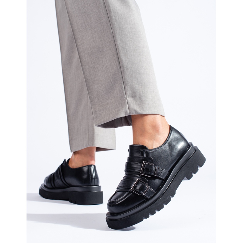 Sapatos pretos com sola grossa Shelovet 2