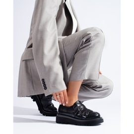 Sapatos pretos com sola grossa Shelovet 1