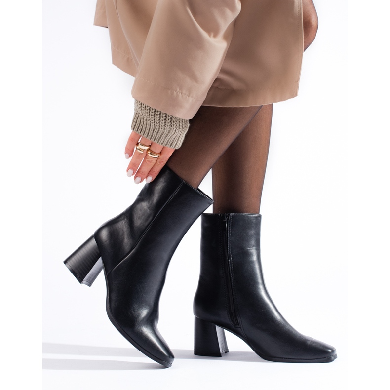 Botins femininos Shelovet pretos com bico quadrado 1