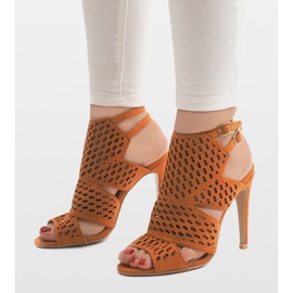 Botas de camelo perfuradas em um pino 238-5 marrom 1