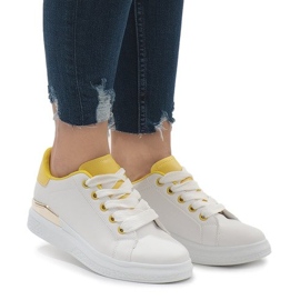 Tênis branco na plataforma 353 2