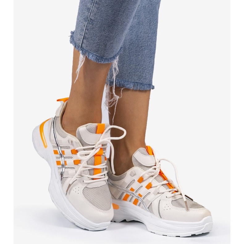 Sapatos esportivos bege e laranja C9288 1