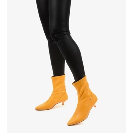 Salto alto amarelo com meia Ragemour 1