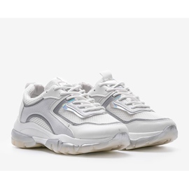 Tênis esportivos brancos 9796 2