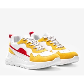 Tênis branco com acessórios Alexia amarelos 1