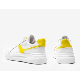 Tênis branco robusto da Bretanha 1