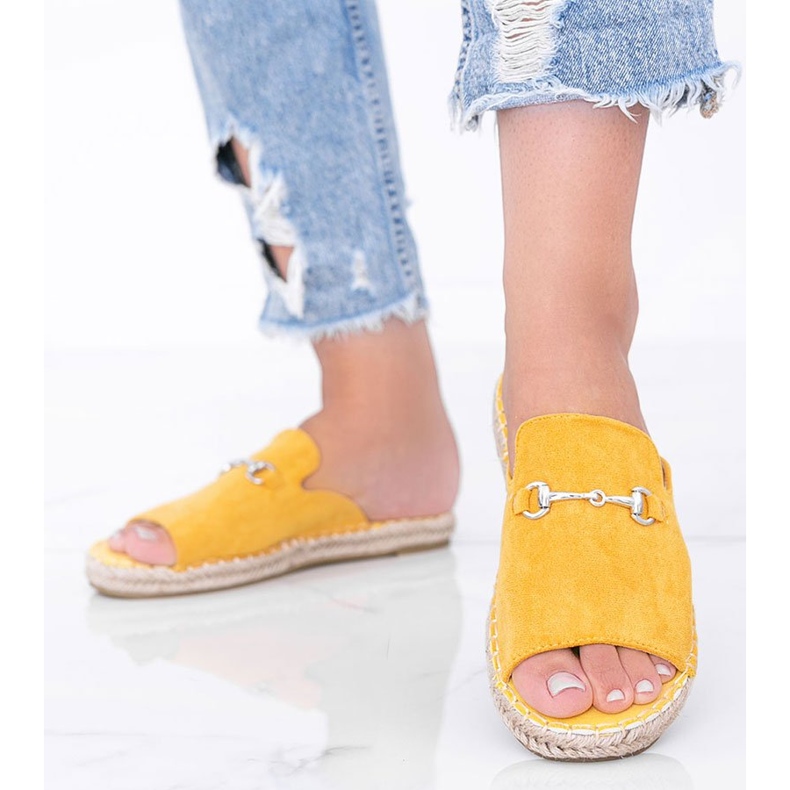 Chinelos de mostarda com fivela Roseau amarelo 1 Chinelos de mostarda com fivela Roseau amarelo 1