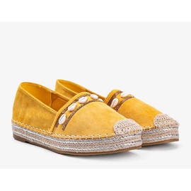 Alpercatas de mostarda com conchas à beira-mar amarelo 1
