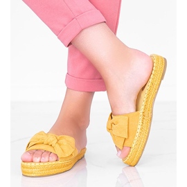 Chinelos de mostarda com laço de pílulas amarelo 1