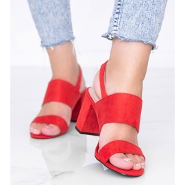 Sandálias vermelhas no posto de Lil Sweetie vermelho 1