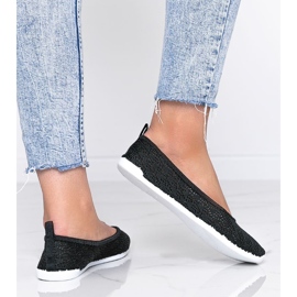 Bailarinas de tecido preto com motivos perfurados Rylee 1 Bailarinas de tecido preto com motivos perfurados Rylee 1