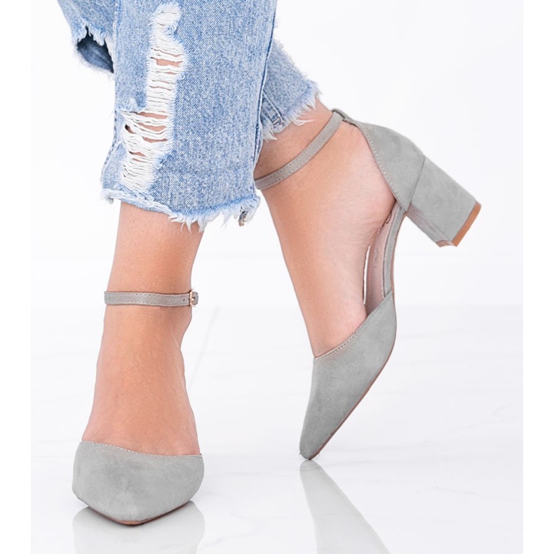 Bombas cinza no posto baixo de Gemma 1