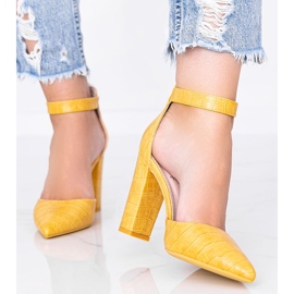 Mostarda bombeada em um poste no padrão de pele de crocodilo Glamour amarelo 1