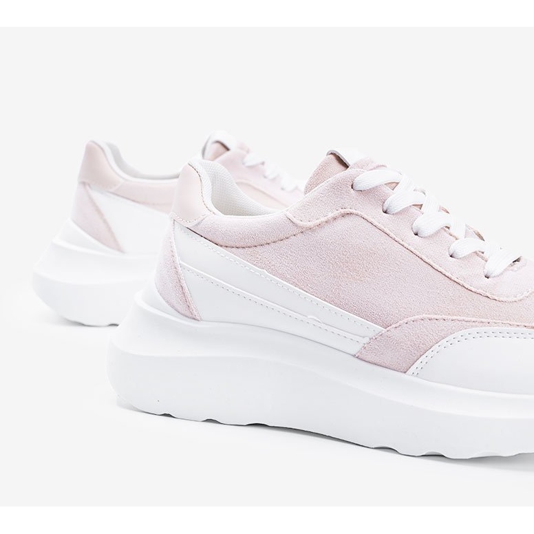 Tênis bege com detalhes brancos em sola alta Barteks 1 Tênis bege com detalhes brancos em sola alta Barteks 1