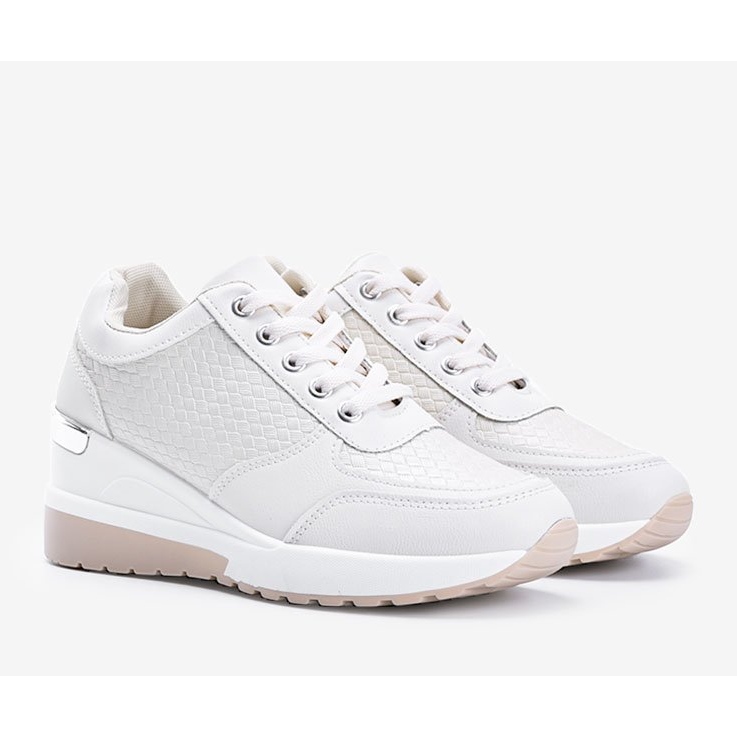 Tênis de cunha bege com um padrão Dianne trançado 1