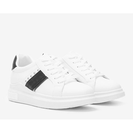 Tênis preto e branco com tachas Sashell 1