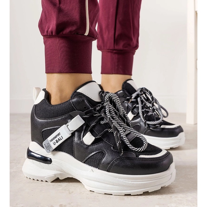 Tênis preto e branco com laço duplo One Chance 1