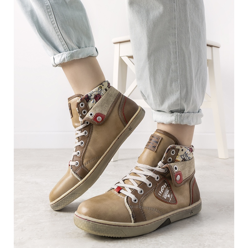 Tênis feminino bege de cano alto da Niente 1