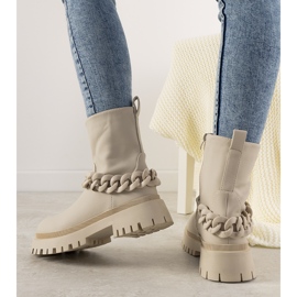 Botas creme com inspiração de corrente bege 1