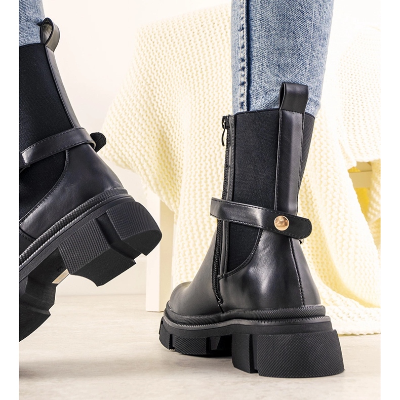 Botas pretas com corrente Trinity preto 1