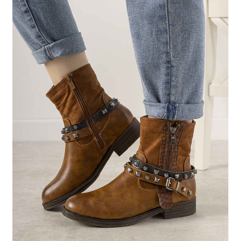 Botas marrons com tiara de Elffie cravejada castanho 1