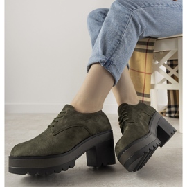 Botas verdes decotadas no poste Cecina 1