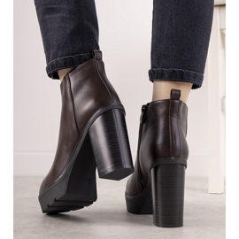 Botas clássicas marrons para o post feminino My Need castanho 1