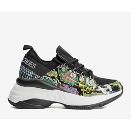 Tênis preto na sola alta de Lissa 1