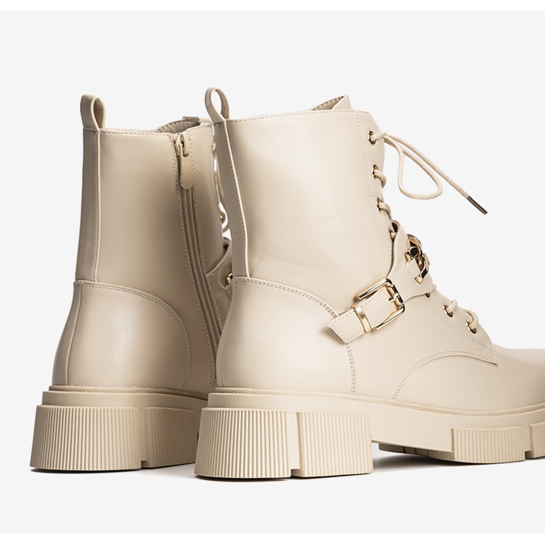 Caçadores bege com corrente Laurette dourada 1