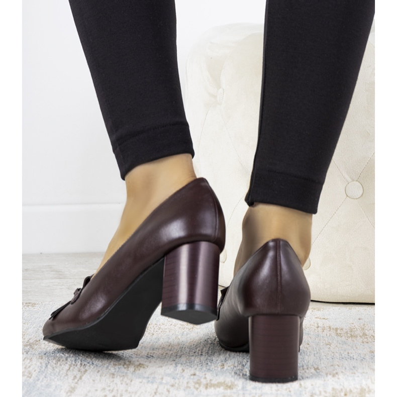 Sapatos Maroon em um poste feito de couro ecológico de Alice vermelho 1